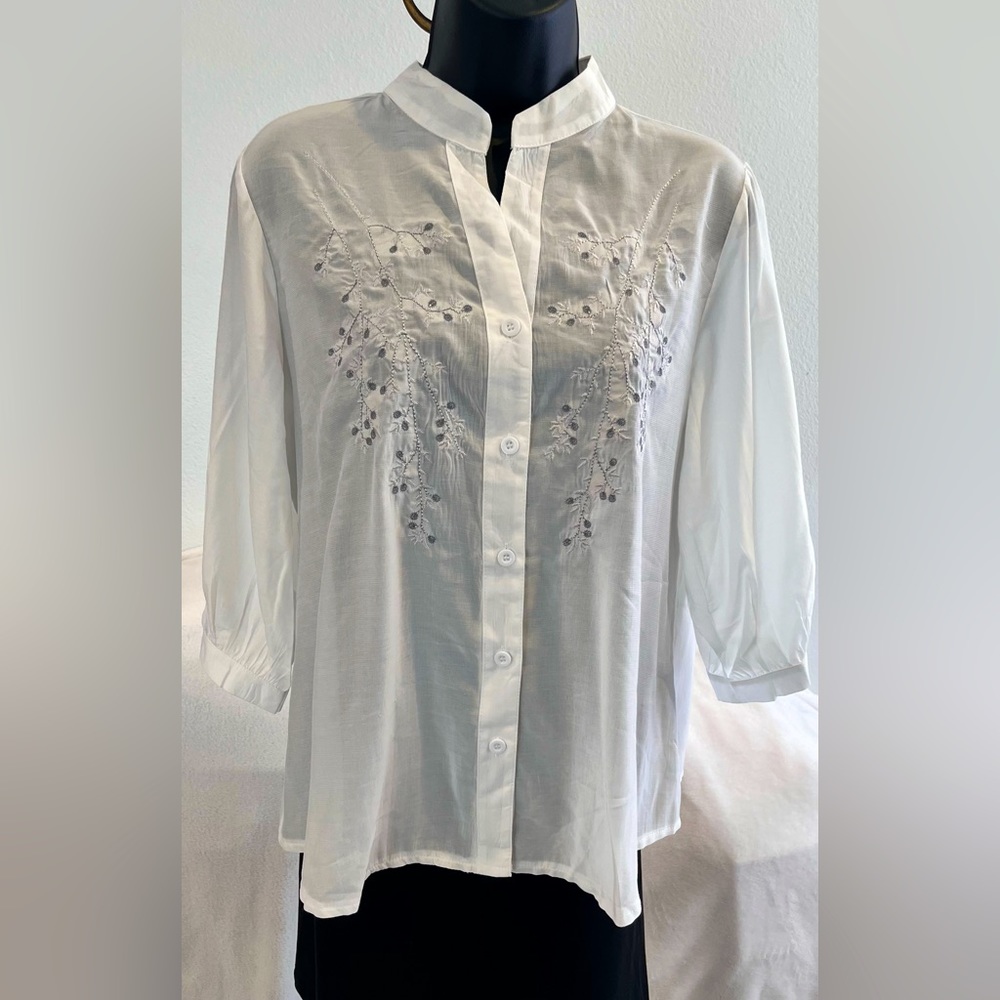 Long sleeve embroidered blouse size L